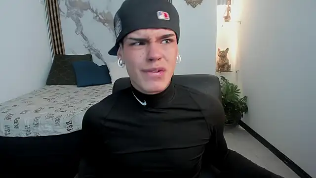 Snapshot of Mk_Desire chatting on March 3, 2:39 am Mk Desire online show from March 3, 2:39 am