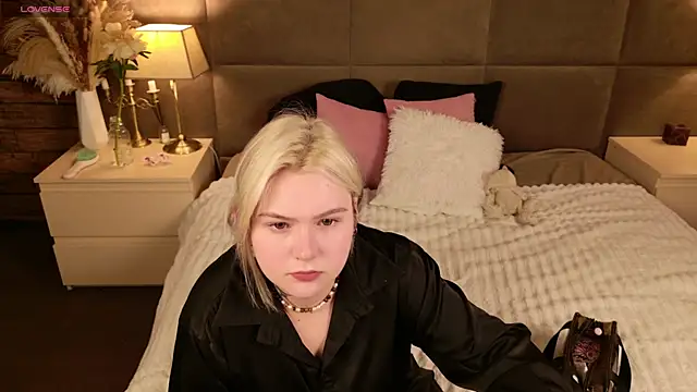 Snapshot of Ivy_Marlowe chatting on June 13, 5:16 am Ivy Marlowe online show from June 13, 5:16 am