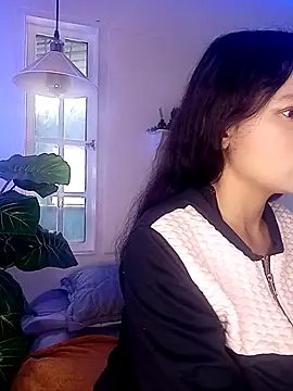 milk chloe  online show from April 1, 1:12 pm