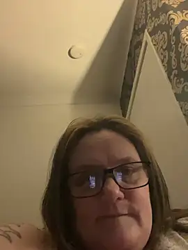 Snapshot of Busty-GilfQuinn chatting on March 1, 9:39 pm Busty-GilfQuinn online show from March 1, 9:39 pm