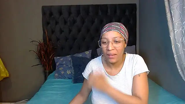 Snapshot of TemptedAngel chatting on February 25, 7:56 pm TemptedAngel online show from February 25, 7:56 pm