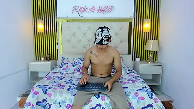 Snapshot of Axel_Monroe chatting on February 28, 6:03 am Axel Monroe online show from February 28, 6:03 am