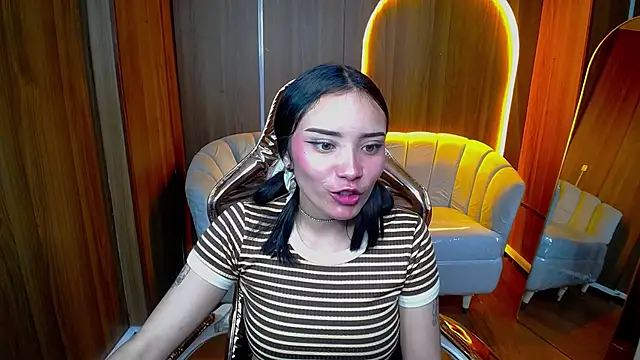 Snapshot of Daphne_nicole_b chatting on February 28, 12:50 pm Daphne nicole b online show from February 28, 12:50 pm