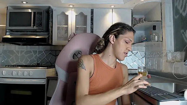 Snapshot of CrisOzzz chatting on February 22, 8:07 pm CrisOzzz online show from February 22, 8:07 pm