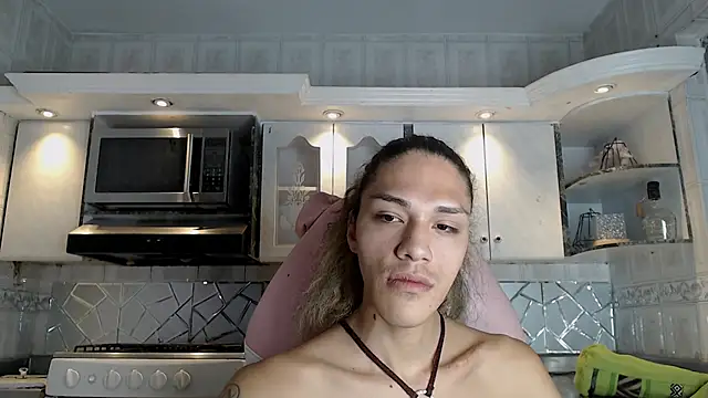 CrisOzzz online show from March 10, 6:24 pm