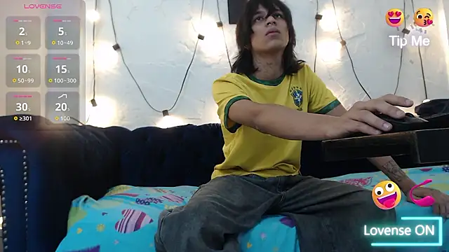 Freddiebravo online show from February 26, 11:42 am