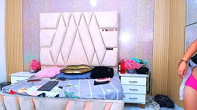 Megan Jhonsom online show from February 21, 8:32 pm