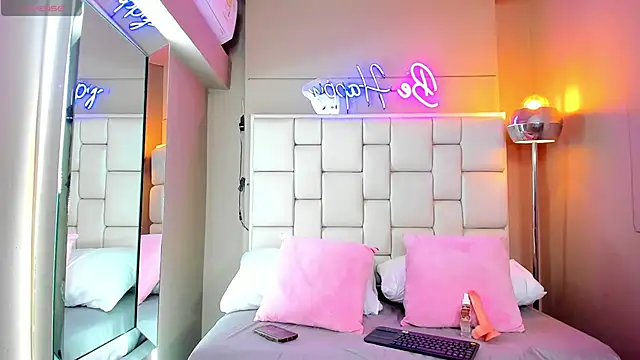 Evelyn sexy18 online show from March 21, 12:15 am