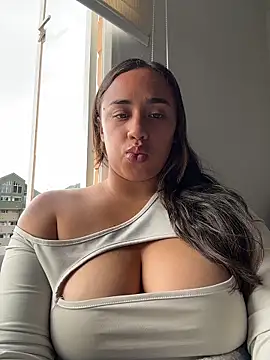 Snapshot of Eyssha chatting on April 10, 12:10 pm Eyssha online show from April 10, 12:10 pm