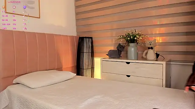 missnataly online show from February 25, 12:15 pm