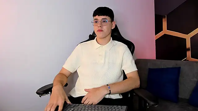 Snapshot of IanBlake_ chatting on March 2, 9:10 pm IanBlake online show from March 2, 9:10 pm