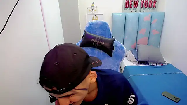 Snapshot of Houston_bby_ chatting on February 22, 7:34 pm Houston bby online show from February 22, 7:34 pm