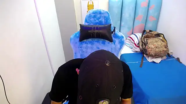 Snapshot of Houston_bby_ chatting on February 28, 8:32 pm Houston bby online show from February 28, 8:32 pm