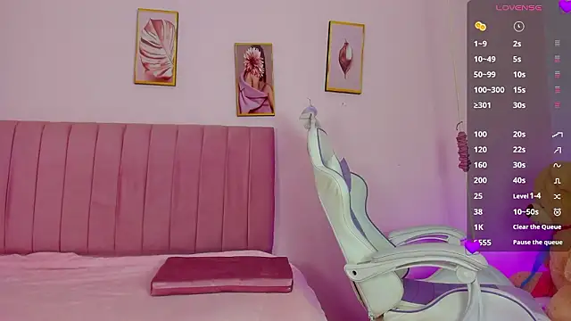 Zoow bluussh online show from March 30, 12:06 pm