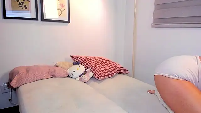 SarahandBast online show from March 19, 3:43 am