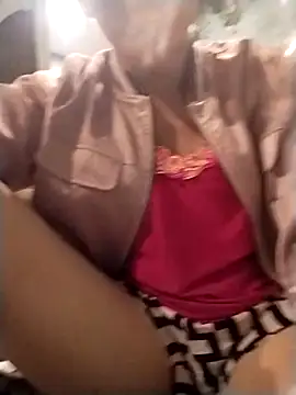 Snapshot of lris-Beauty77 chatting on February 26, 3:00 pm lris-Beauty77 online show from February 26, 3:00 pm