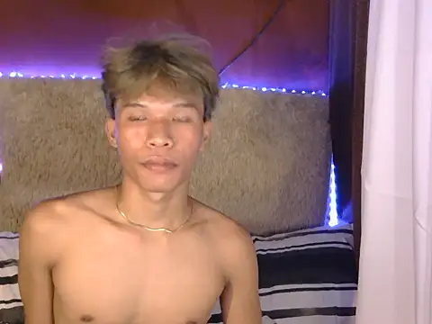 Snapshot of Nick_cummer12 chatting on April 8, 1:33 pm Nick cummer12 online show from April 8, 1:33 pm