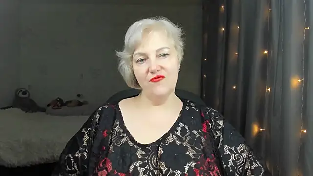 Mary-Leee online show from April 13, 5:51 pm