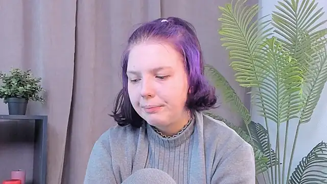 Snapshot of OllieLirette chatting on February 26, 1:21 pm OllieLirette online show from February 26, 1:21 pm