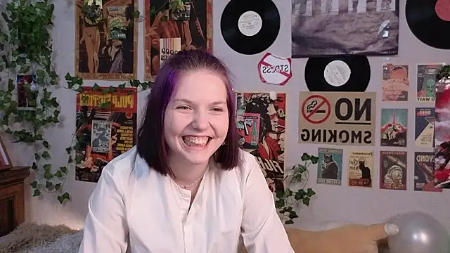 Snapshot of OllieLirette chatting on March 2, 7:21 pm OllieLirette online show from March 2, 7:21 pm