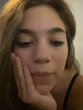 Snapshot of Milagrossuwu chatting on February 21, 2:18 pm Milagrossuwu online show from February 21, 2:18 pm