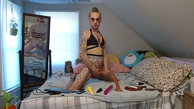 SPICY KITTY69 online show from March 1, 9:28 pm