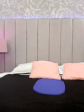 Melie me online show from April 8, 11:21 am