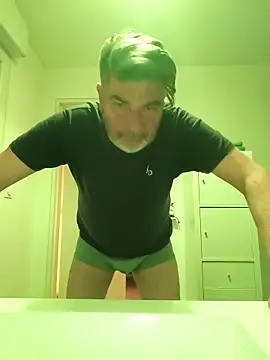 Snapshot of eruzam59000 chatting on February 22, 1:31 pm eruzam59000 online show from February 22, 1:31 pm