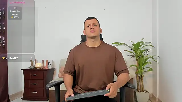 Snapshot of Alex_towerss chatting on February 27, 8:20 pm Alex towerss online show from February 27, 8:20 pm