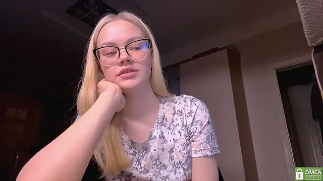 Snapshot of MiaCashe chatting on February 24, 5:33 pm MiaCashe online show from February 24, 5:33 pm