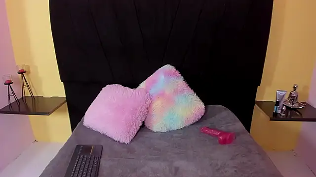 AndreaSilva  online show from March 2, 7:21 pm