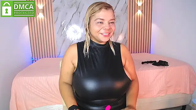 Snapshot of CasieBigtits chatting on May 30, 12:57 pm CasieBigtits online show from May 30, 12:57 pm