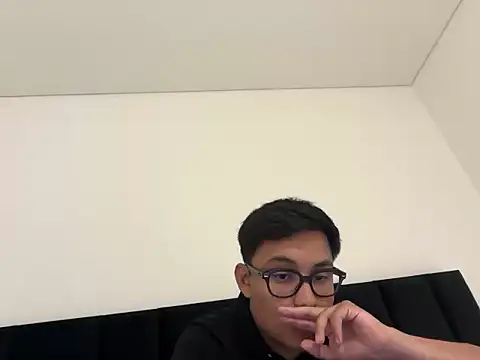 Snapshot of enzo_13 chatting on February 22, 9:57 pm enzo 13 online show from February 22, 9:57 pm