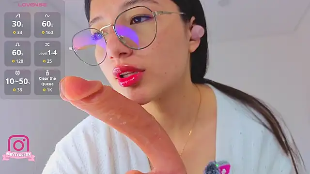Snapshot of eva_depp_ chatting on July 15, 11:48 am eva depp online show from July 15, 11:48 am
