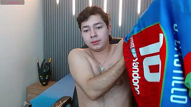 Julian Smith21 online show from March 22, 3:10 am