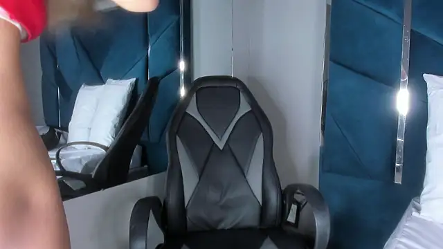 Snapshot of Keitty_Rose chatting on February 25, 6:39 pm Keitty Rose online show from February 25, 6:39 pm