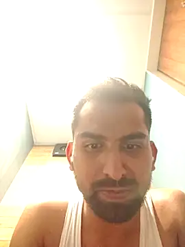 Snapshot of RonitVora chatting on May 18, 6:03 pm RonitVora online show from May 18, 6:03 pm