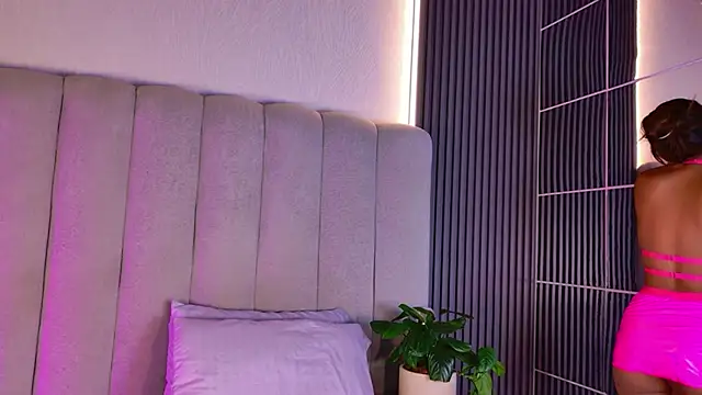 AlessiaAuren online show from April 15, 8:20 pm