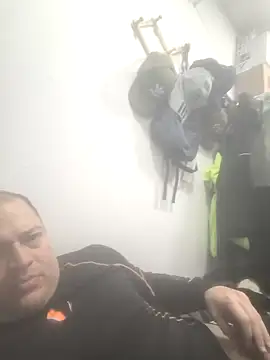 Snapshot of elcaste69 chatting on March 1, 12:34 am elcaste69 online show from March 1, 12:34 am