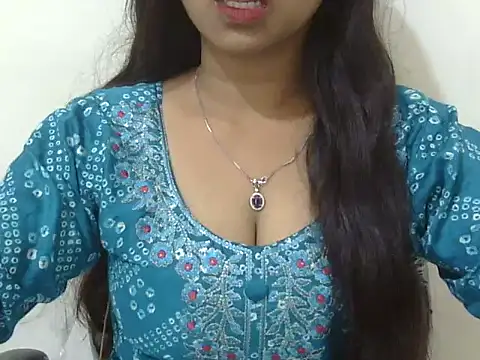 Snapshot of cute_momo_love chatting on June 24, 6:01 am cute momo love online show from June 24, 6:01 am