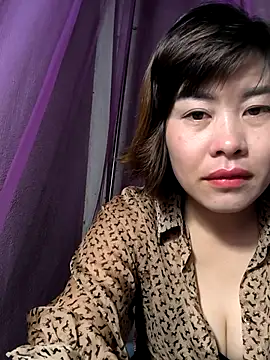 Snapshot of juicy-milu chatting on March 16, 12:06 am juicy-milu online show from March 16, 12:06 am