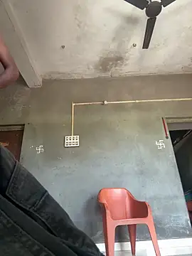 parth73637 online show from April 22, 6:16 am