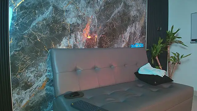 Snapshot of yvone_johnson chatting on March 2, 12:23 pm yvone johnson online show from March 2, 12:23 pm