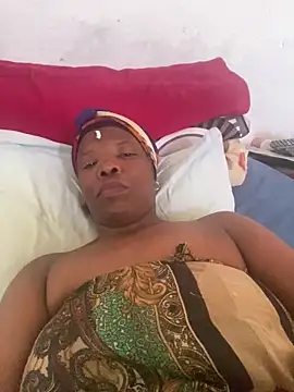 Snapshot of SweetPearl007 chatting on February 26, 7:18 am SweetPearl007 online show from February 26, 7:18 am