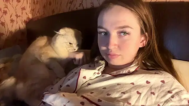 Snapshot of Hanna__Montanna chatting on February 28, 3:13 pm Hanna Montanna online show from February 28, 3:13 pm