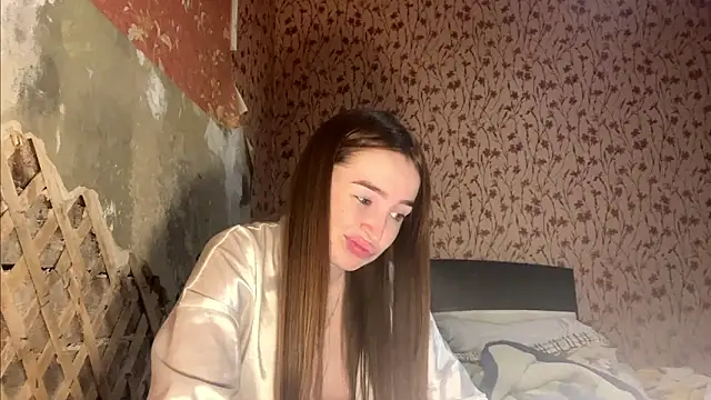 Snapshot of Hanna__Montanna chatting on April 6, 3:57 pm Hanna Montanna online show from April 6, 3:57 pm