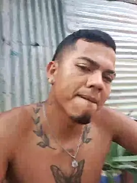 Snapshot of aron_yael chatting on February 25, 7:34 pm aron yael online show from February 25, 7:34 pm