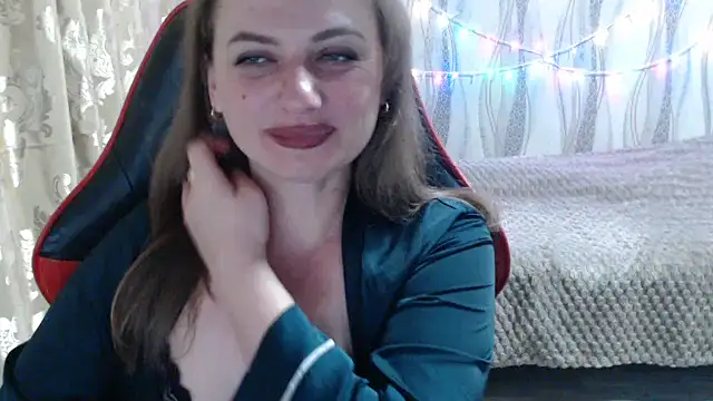 Snapshot of Golden_Muse chatting on February 24, 10:30 pm Golden Muse online show from February 24, 10:30 pm