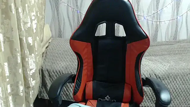 Snapshot of Golden_Muse chatting on February 25, 9:35 pm Golden Muse online show from February 25, 9:35 pm