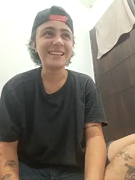 Snapshot of LittleMikeUwU chatting on February 23, 5:49 am LittleMikeUwU online show from February 23, 5:49 am